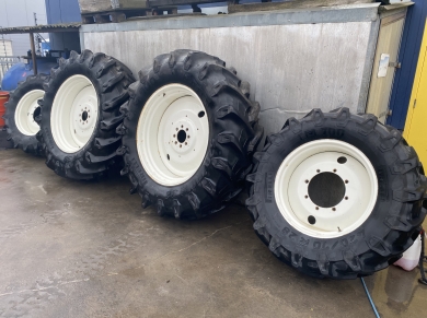 Pirelli TM700 420/70R28 en 520/70R38 