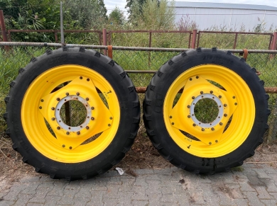 Set smalle wielen  BKT 270/95R38 